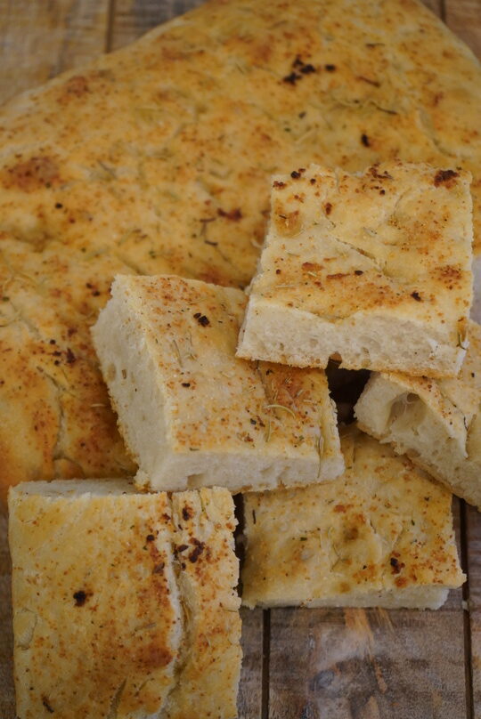 plate of focaccia bread pieces