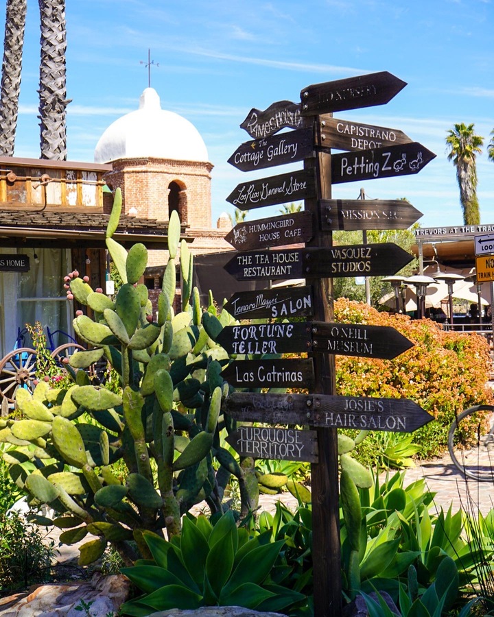 wooden sign of things to do in San Juan Capistrano