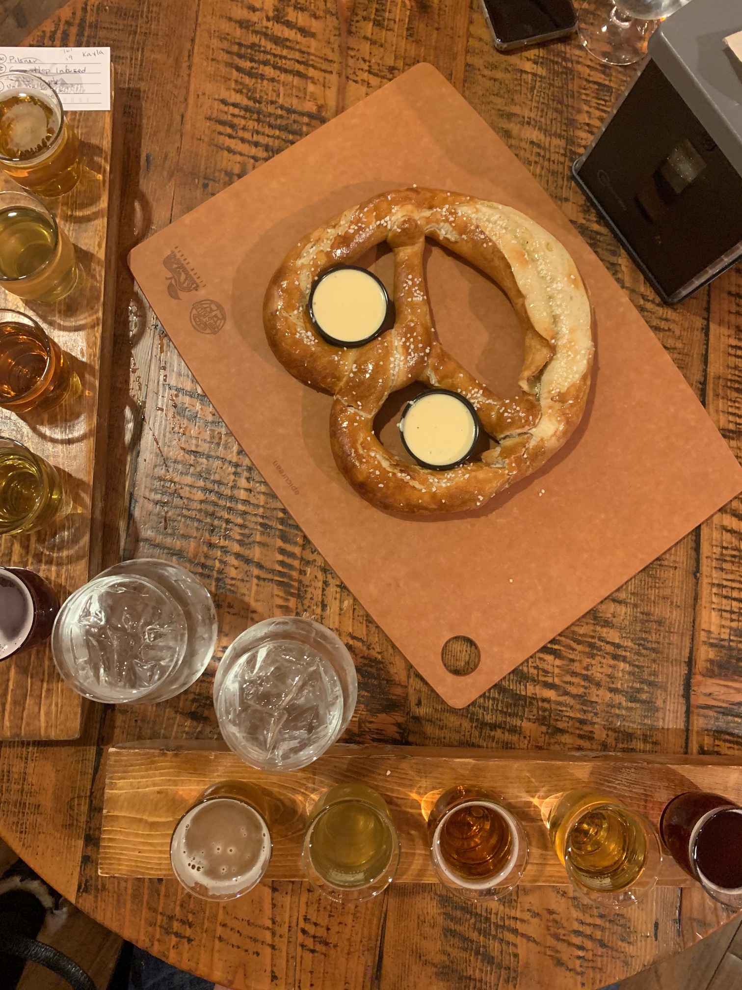 flight of beers at cider house in leavenworth